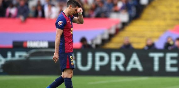Lewandowski se marchó lesionado.