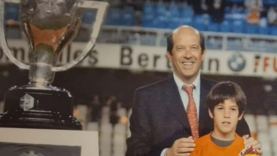 Manuel Llorente, expresidente y director general del Valencia, tras lograr una de las Ligas.