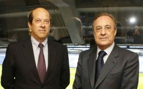 Manuel Llorente y Florentino Pérez, antes del un Real Madrid-Valencia de 2010.