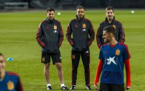 Luis Enrique junto a Robert Moreno en la selección.