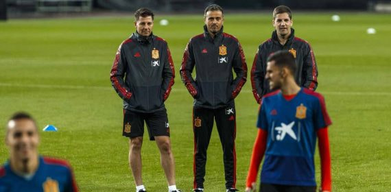 Luis Enrique junto a Robert Moreno en la selección.