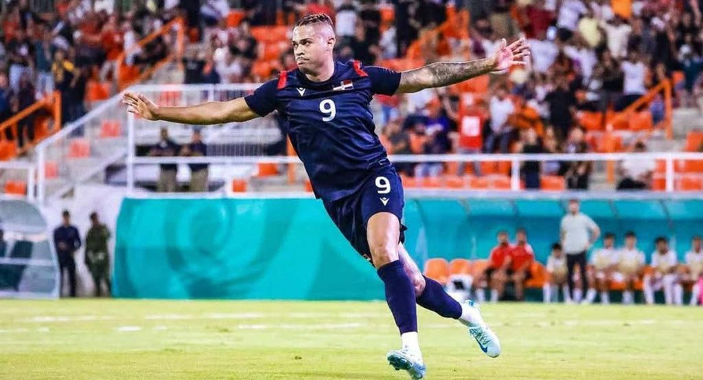 Mariano celebra su gol con República Dominicana