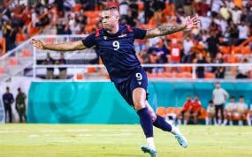 Mariano celebra su gol con República Dominicana