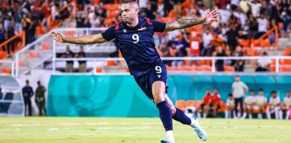Mariano celebra su gol con República Dominicana