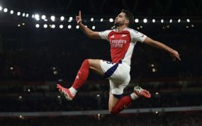 Mikel Merino celebrando un gol con el Arsenal.