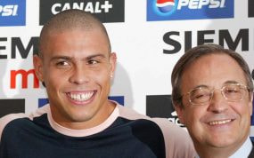 Ronaldo Nazario, junto a Florentino Pérez, en su presentación.