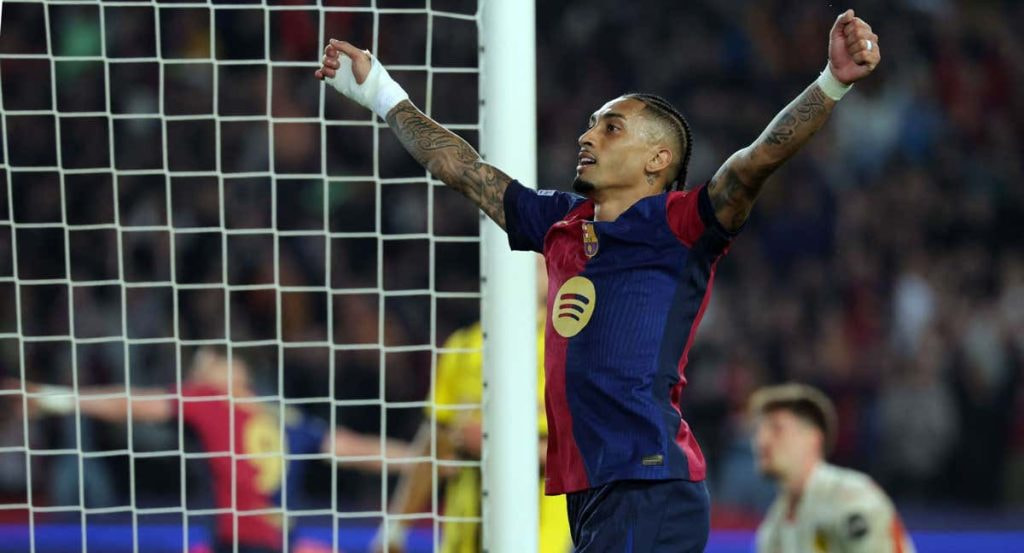 Raphinha celebra un gol ante el Dortmund.