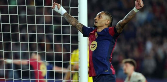 Raphinha celebra un gol ante el Dortmund.