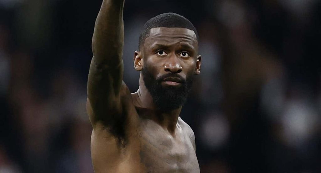 Rüdiger, saludando a la grada del Bernabéu.