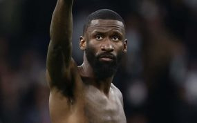 Rüdiger, saludando a la grada del Bernabéu.