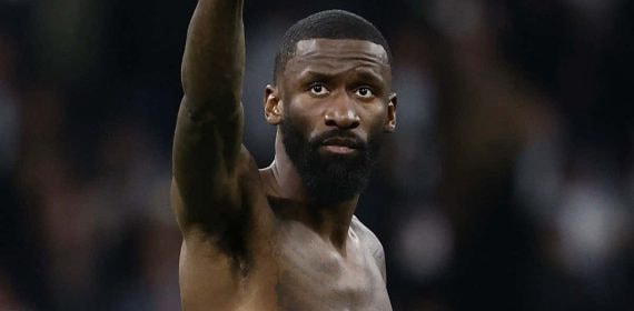 Rüdiger, saludando a la grada del Bernabéu.