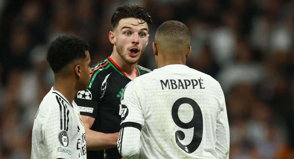 El agarrón de Rice a Mbappé.