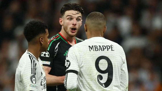 El agarrón de Rice a Mbappé.