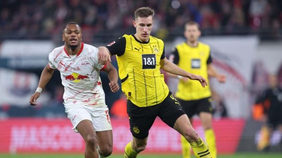Schlotterbeck en el partido contra el RB Leipzig.