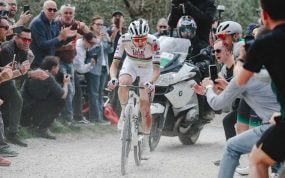 Tadej Pogacar en la Strade Bianche 2025.