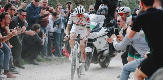 Tadej Pogacar en la Strade Bianche 2025.