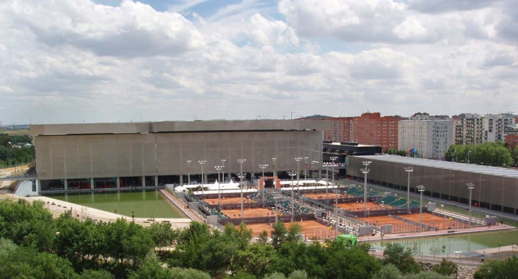 Vista exterior de las pistas de la Caja Mágica.