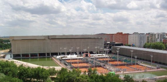 Vista exterior de las pistas de la Caja Mágica.