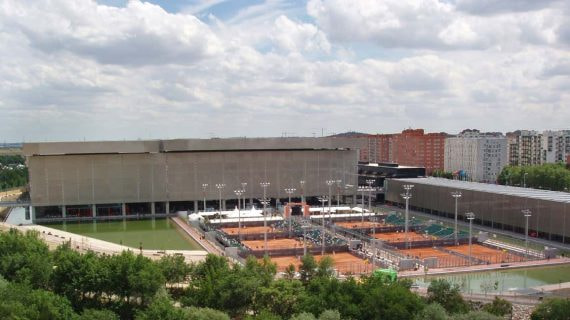 Vista exterior de las pistas de la Caja Mágica.