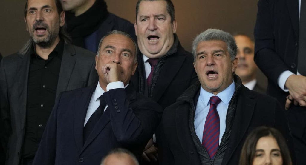 Rafa Yuste junto a Joan Laporta.