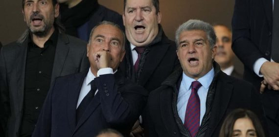 Rafa Yuste junto a Joan Laporta.