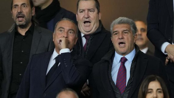 Rafa Yuste junto a Joan Laporta.