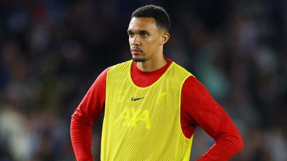 Alexander-Arnold, durante un calentamiento con el Liverpool.