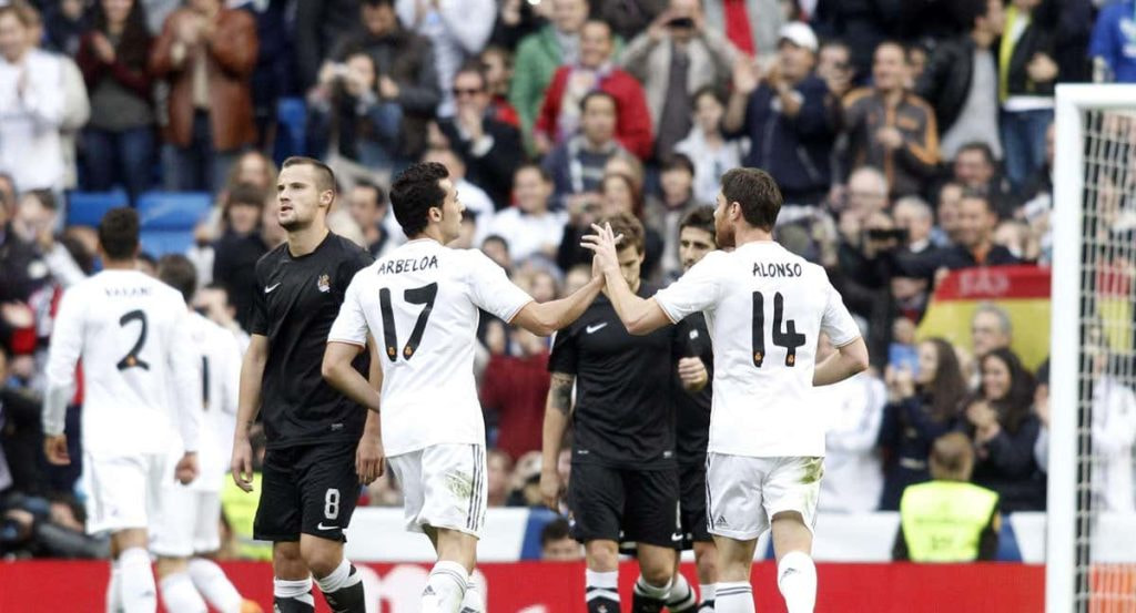 Arbeloa y Xabi Alonso en un partido del Real Madrid.