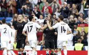 Arbeloa y Xabi Alonso en un partido del Real Madrid.