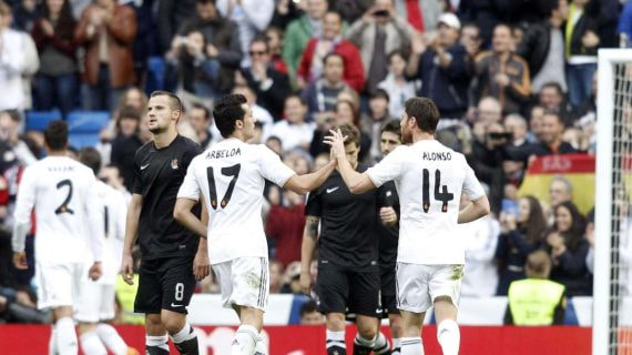 Arbeloa y Xabi Alonso en un partido del Real Madrid.
