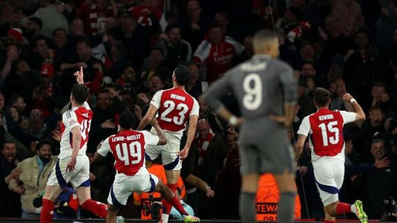 Los jugadores del Arsenal celebran uno de los goles de su partido ante el Real Madrid.