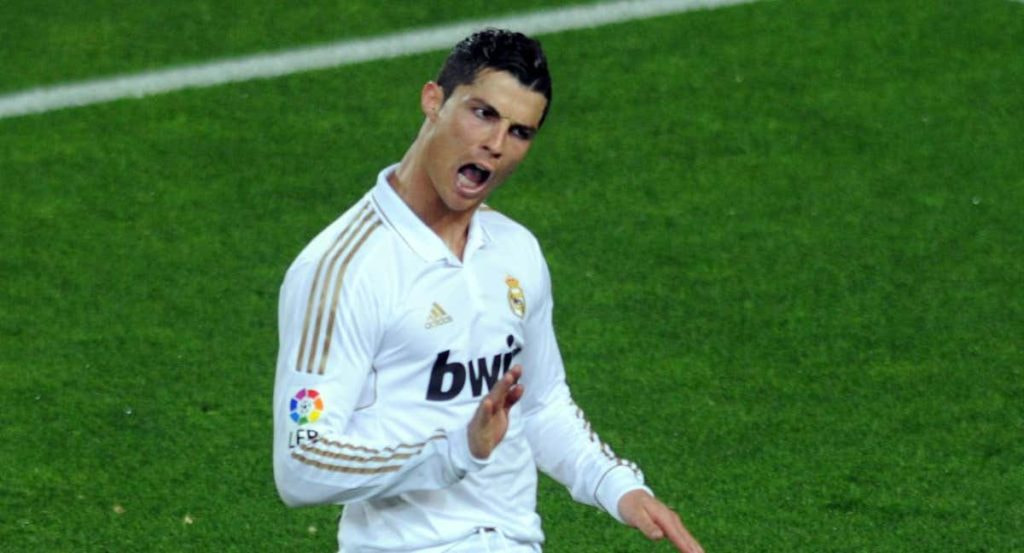 Cristiano Ronaldo pidiendo calma al Camp Nou la temporada 11-12.