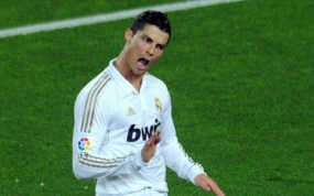 Cristiano Ronaldo pidiendo calma al Camp Nou la temporada 11-12.