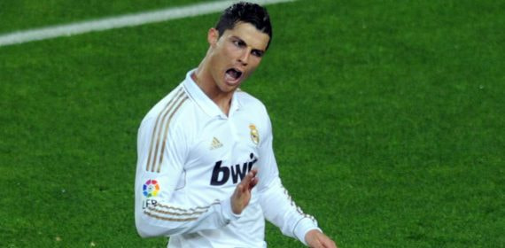 Cristiano Ronaldo pidiendo calma al Camp Nou la temporada 11-12.