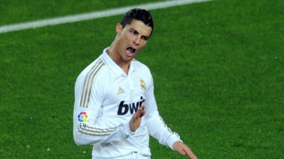 Cristiano Ronaldo pidiendo calma al Camp Nou la temporada 11-12.
