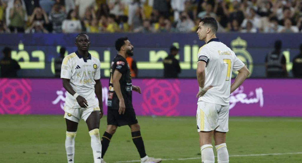 Cristiano Ronaldo se lamenta tras fallar un penalti.