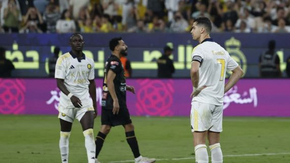 Cristiano Ronaldo se lamenta tras fallar un penalti.