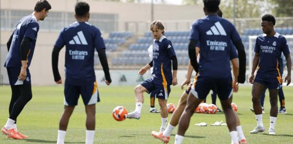 Varios jugadores del Madrid, en un entrenamiento de esta semana en Valdebebas.