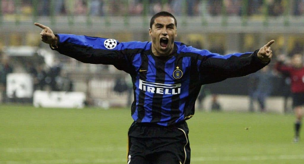 Iván Córdoba celebra un gol.