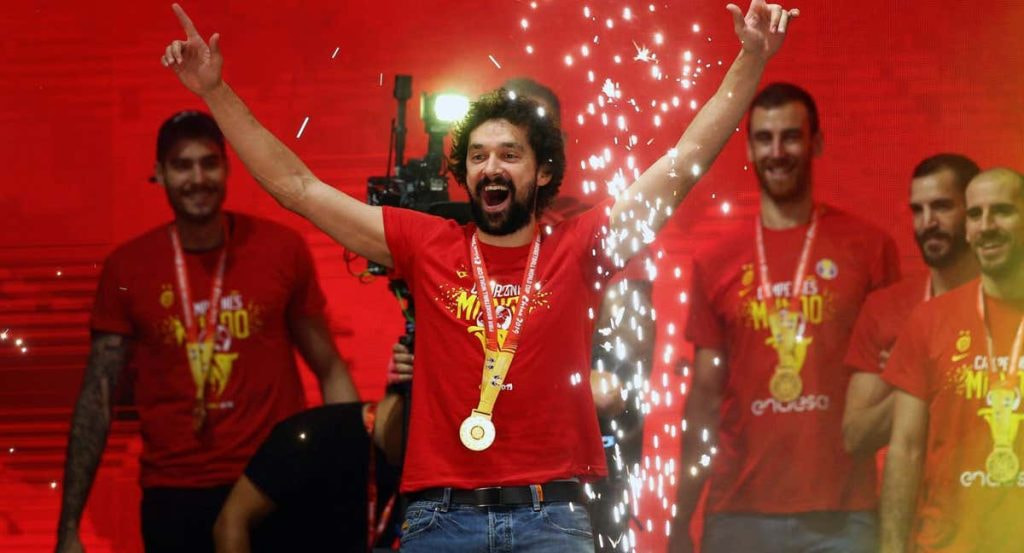 Sergio Llull celebra el Mundial conquistado en China en 2019.