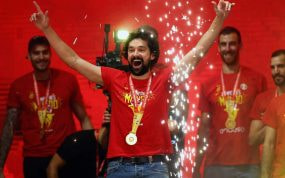 Sergio Llull celebra el Mundial conquistado en China en 2019.