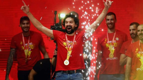 Sergio Llull celebra el Mundial conquistado en China en 2019.