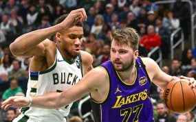 Luka Doncic y Giannis Antetokounmpo cara a cara en la NBA.