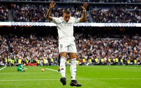 Kylian Mbappé celebra uno de sus goles contra el Celta de Vigo.