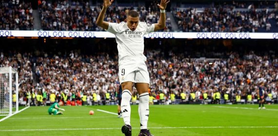 Kylian Mbappé celebra uno de sus goles contra el Celta de Vigo.