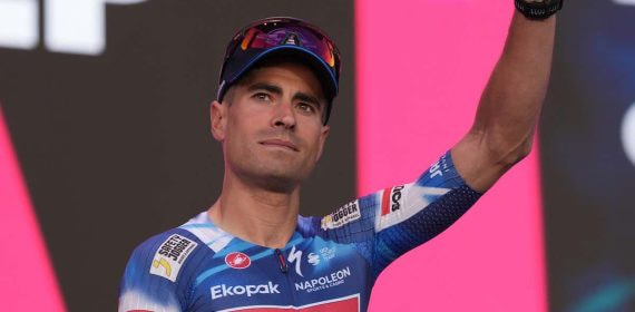 Mikel Landa durante la presentación del Giro de Italia 2025.