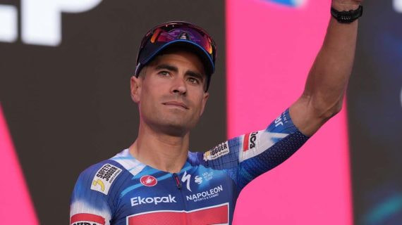 Mikel Landa durante la presentación del Giro de Italia 2025.