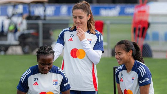 Bècho, Van de Donk y Sombath durante un entrenamiento.