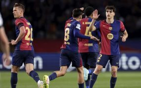 Dani Olmo, junto a Pedri y Pau Cubarsí, el pasado miércoles, en el partido ante el Inter.