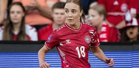 Sara Holmgaard durante un partido con Dinamarca.